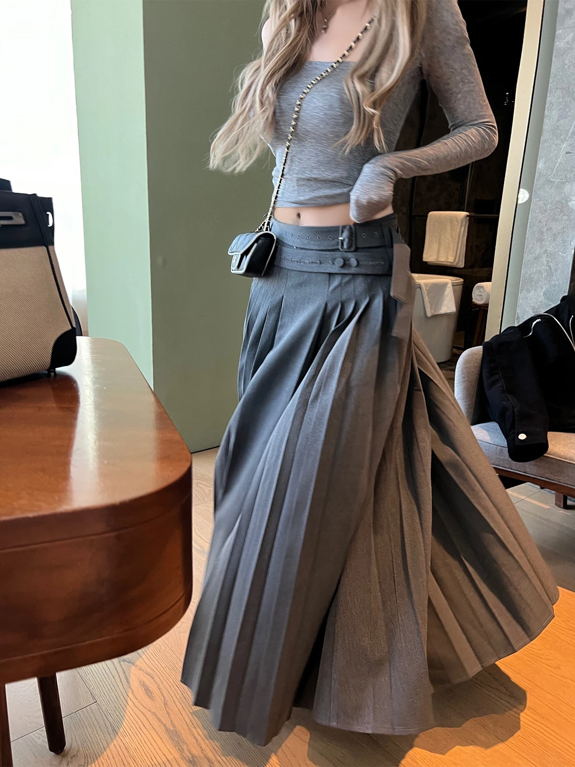 

Xinlei Lin Long Asymmetrical Brit Faion Pleated Skirt Ele Slit Design Breathable Polyester Blend Casual Wear