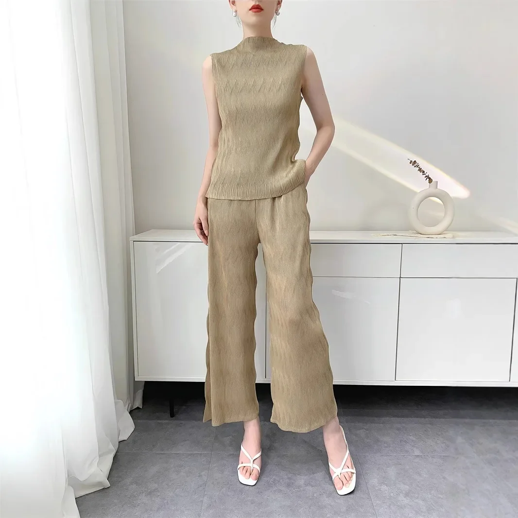 

Miyake Style Pleated Pants Set 2025 New Solid Color Round Neck Sleeveless Vest Top + Straight Pants Casual Two-Piece Set Women