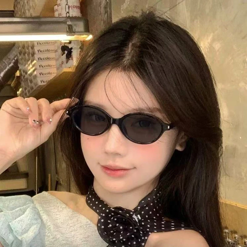 Retro Simple Oval Small Frame Sun Glasses Fashion Men and Women Korean Style  Versatile Sunglasses Rivet Decoration Eyewear