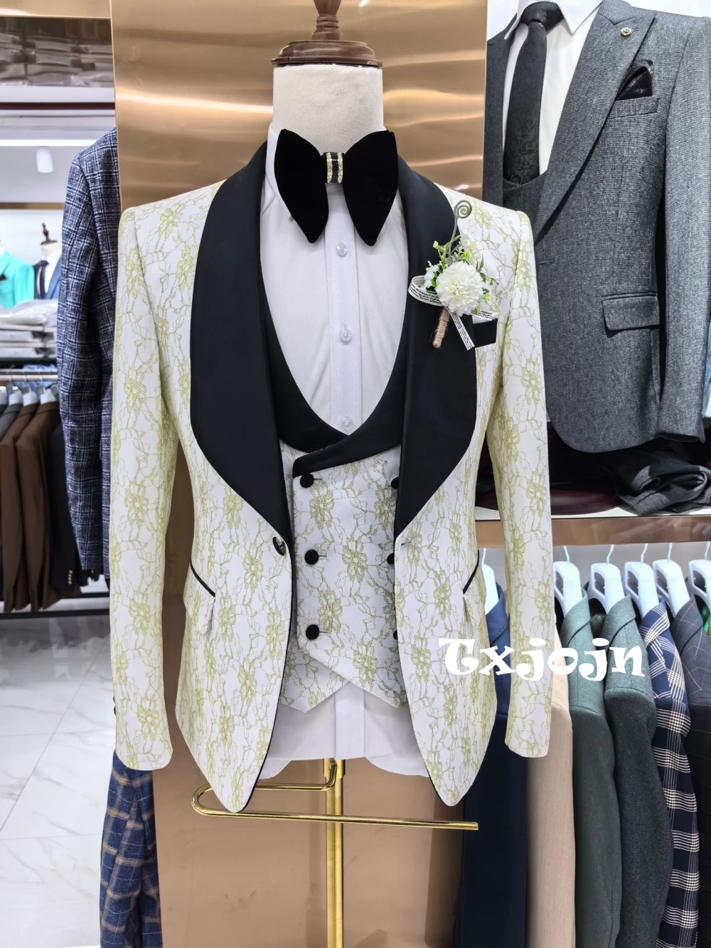 

Gold Floral Pattern 3 Pieces Men's Suit Set For Stage Performance Fashion Classy Suits For Men Wedding Party Tuxedo Customized