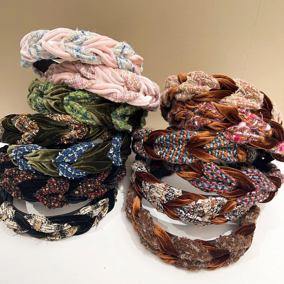 

Autumn and Winter Fashion Retro Velvet Braided Cross Headband Hair Accessory for Women