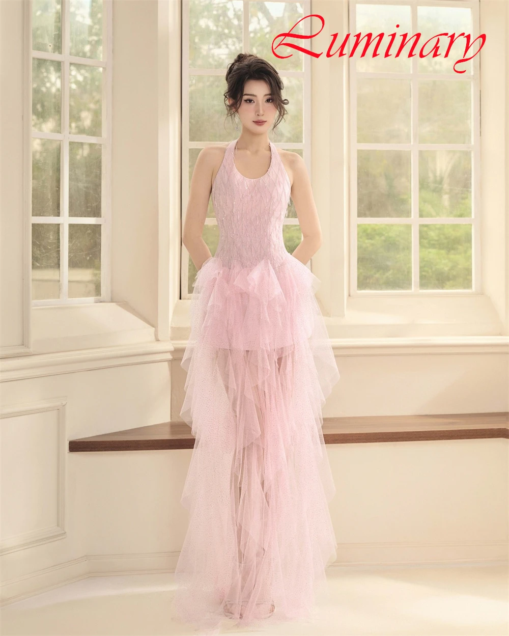 Vestido de noche personalizado de tul de lujo con cuello Halter, exquisitos vestidos de fiesta sin mangas, tren de barrido moderno, vestidos para ocasiones especiales