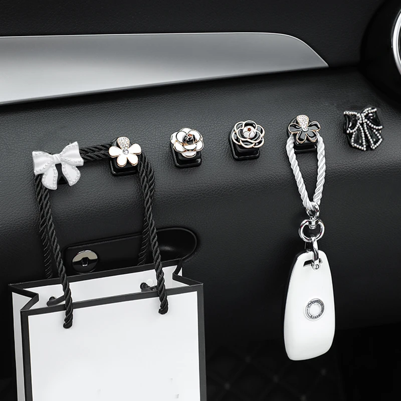 Kreatywny Cartoon Rhinestone Mini Car haki oparcie siedzenia uchwyt na klucze wieszaki Home Office haki przechowywania akcesoria samochodowe do stylizacji