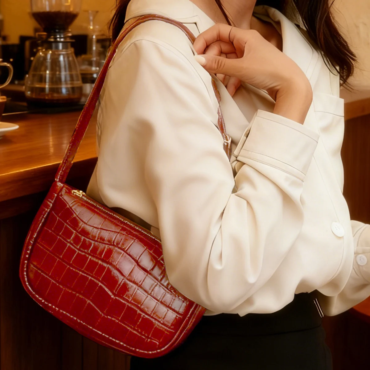 

Женская сумка через плечо из крокодиловой кожи, стильная сумка в корейском стиле, повседневная и классическая универсальная маленькая сумка.