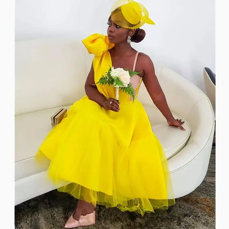 2022 comprimento do chá nigeriano africano um ombro curto vestidos de dama de honra amarelo grande arco ruched casamento convidado dama de honra vestidos