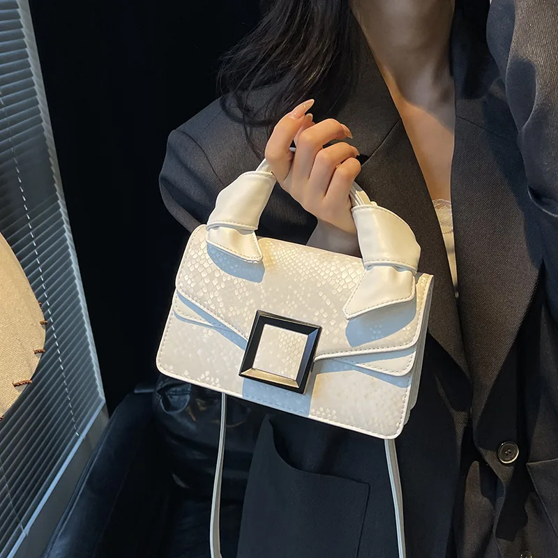 

Модная сумочка в виде рыбьей чешуи 2025 — маленькая винтажная женская сумка через плечо, легкая и вместительная, идеально подходит для ежедневного использования, черный/бежевый