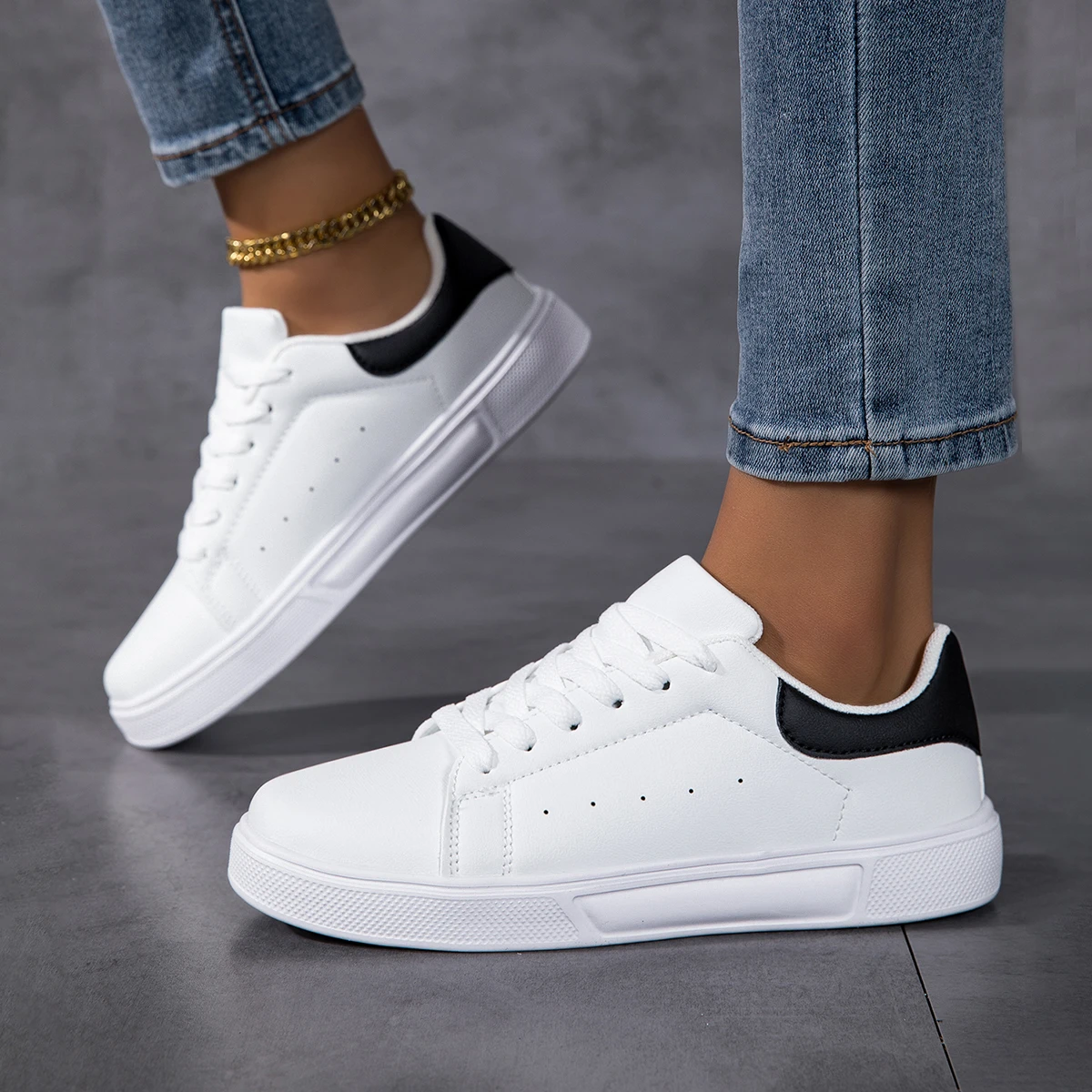 

HKDQ Unisex White Sneakers Men Waterproof Leather Sports Shoes Women Non Slip Men's Skateboard Shoes Lightweight Athletic Shoes