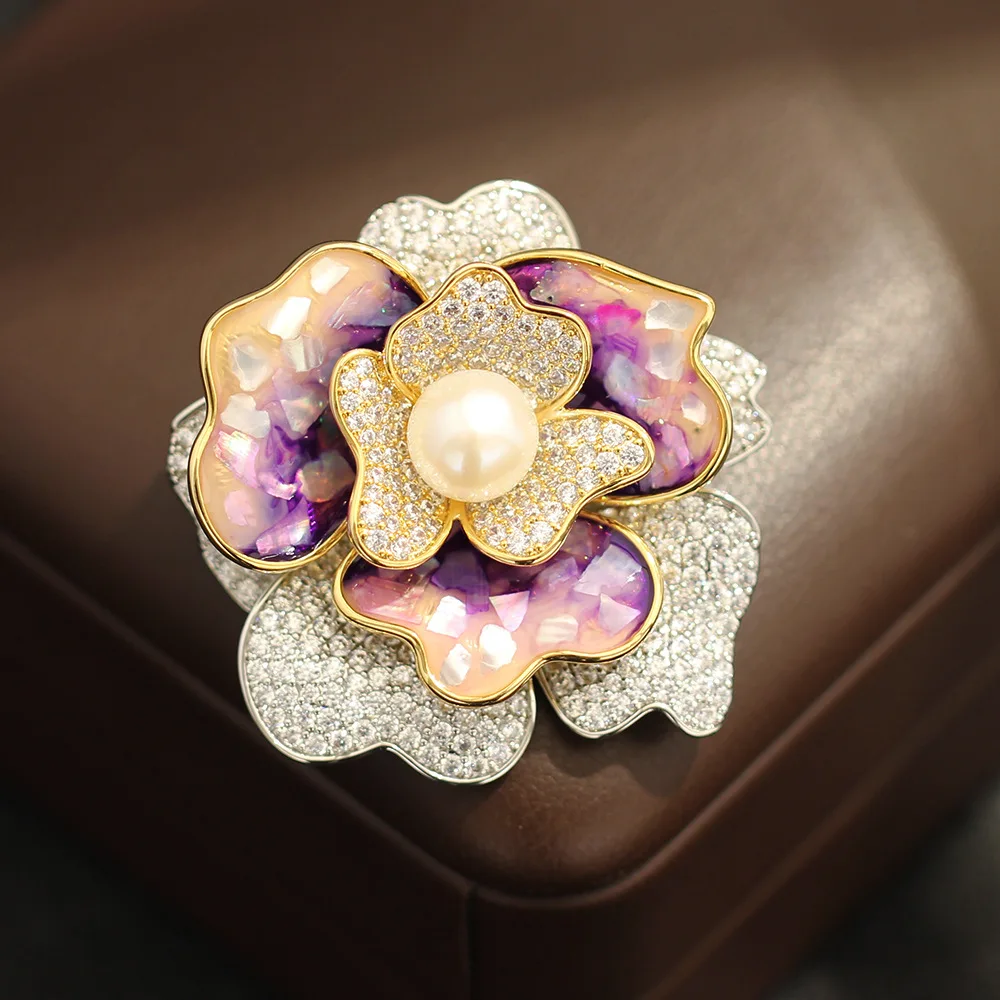 

Высококачественная ретро-цирконовая инкрустированная многослойными лепестками масла, брошь в виде розы, легкие роскошные аксессуары с натуральным жемчугом и цветком, булавки для женщин