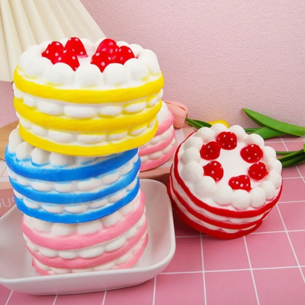 Simulation Erdbeere Geburtstagstorte Squeeze Spielzeug Pony Kuchen PU Squishy Fingerspitze Spielzeug Creme Blaster Druckentlastung
