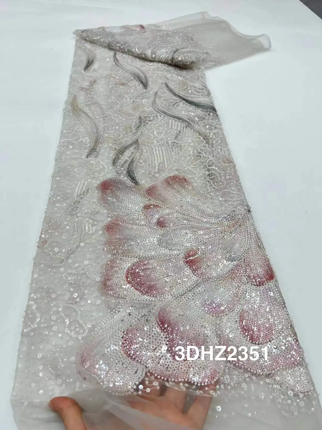 ضوء فاخر كريمة أناقة نمط جديد جودة النسيج اليدوية التطريز صافي الدانتيل مع الخرز لصنع فستان الزفاف النساء ،