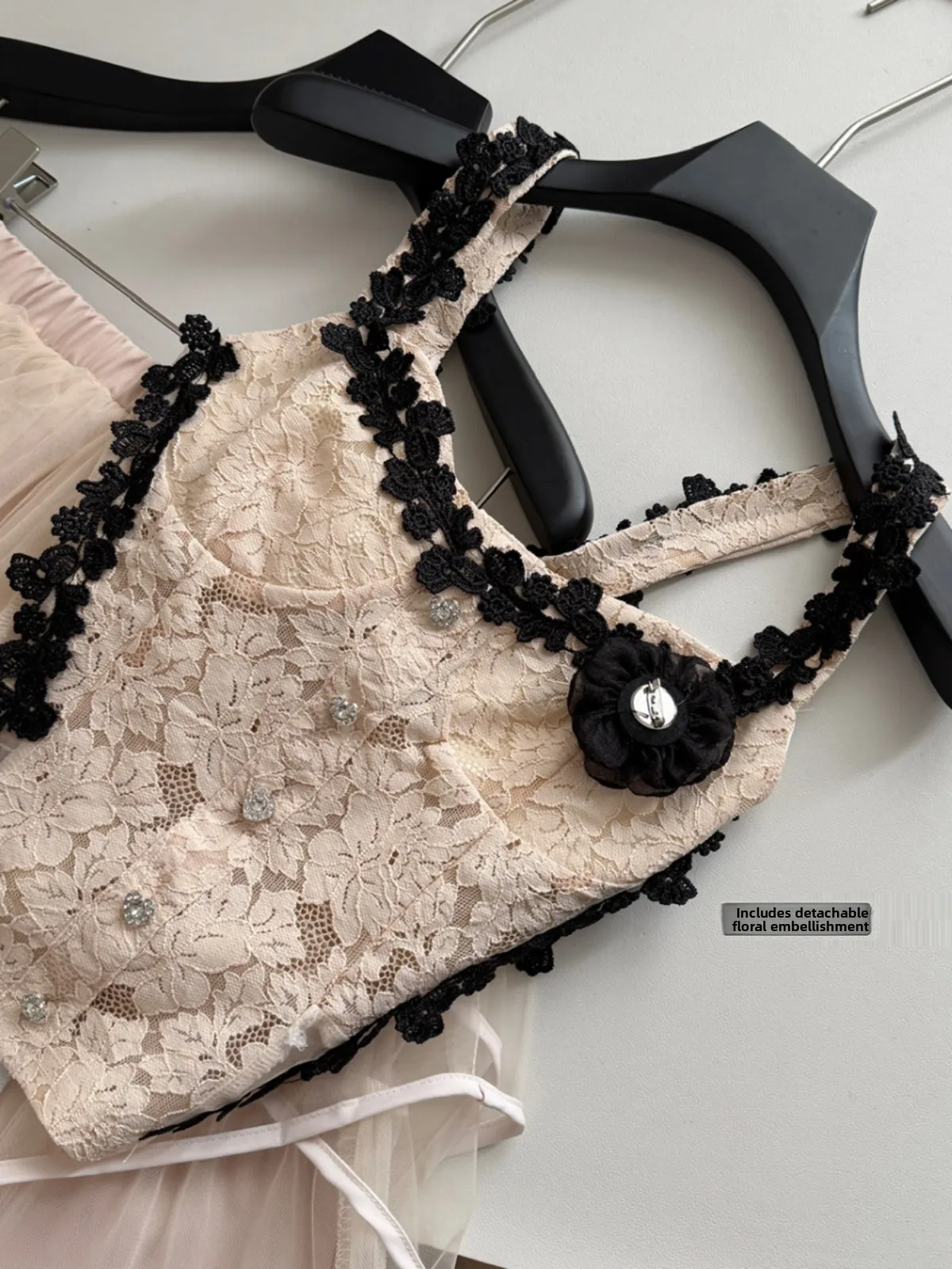 

Faionable Lace Crop Top And High Waist Tulle Skirt Set for Women with 3D Flower Embroidery Summer 2025 Trendy Outfit