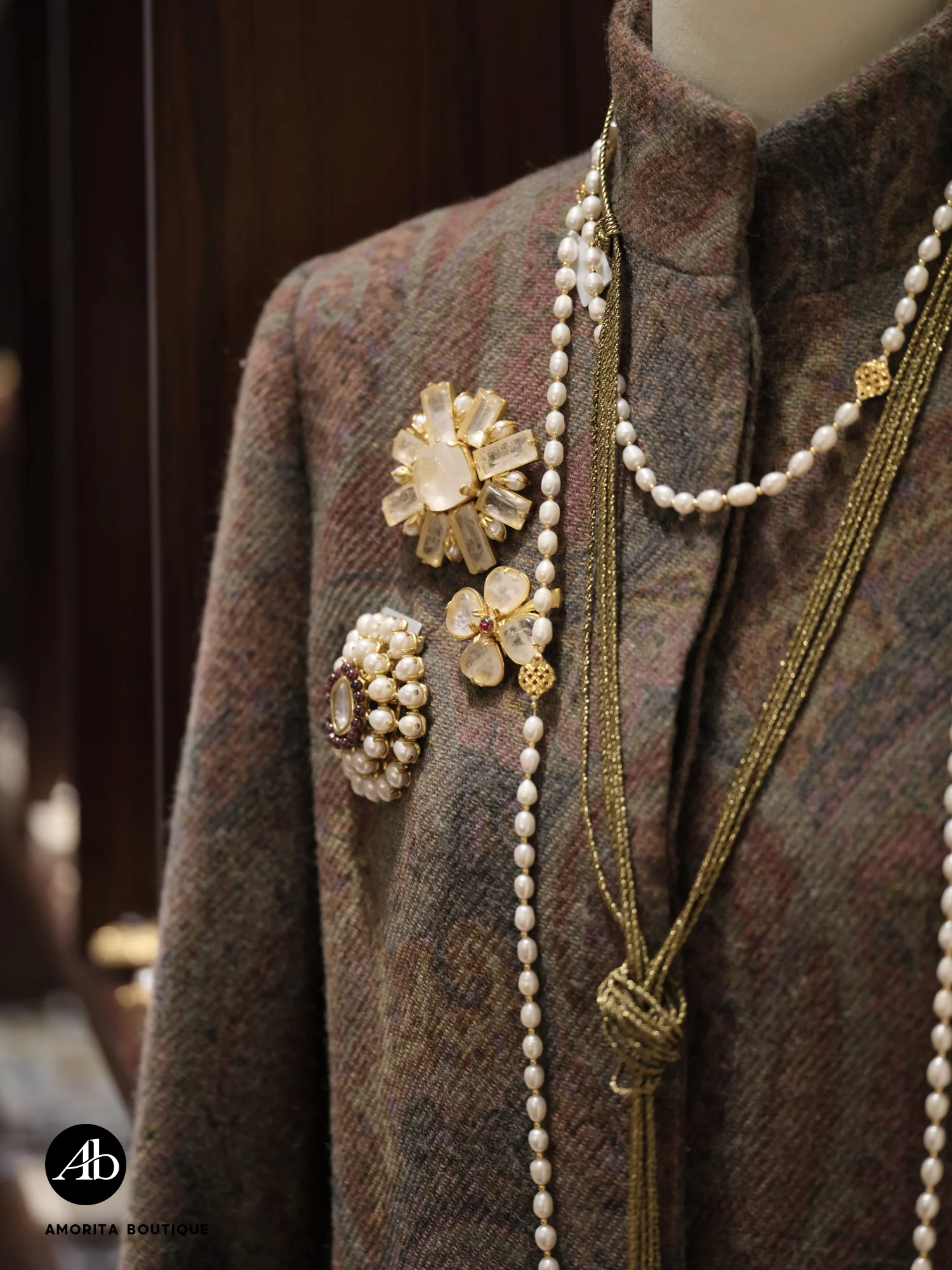 

AB/ Copper Alloy with natural pearl garnet multi-layer design Retro Heavy craft Design Coat brooch.