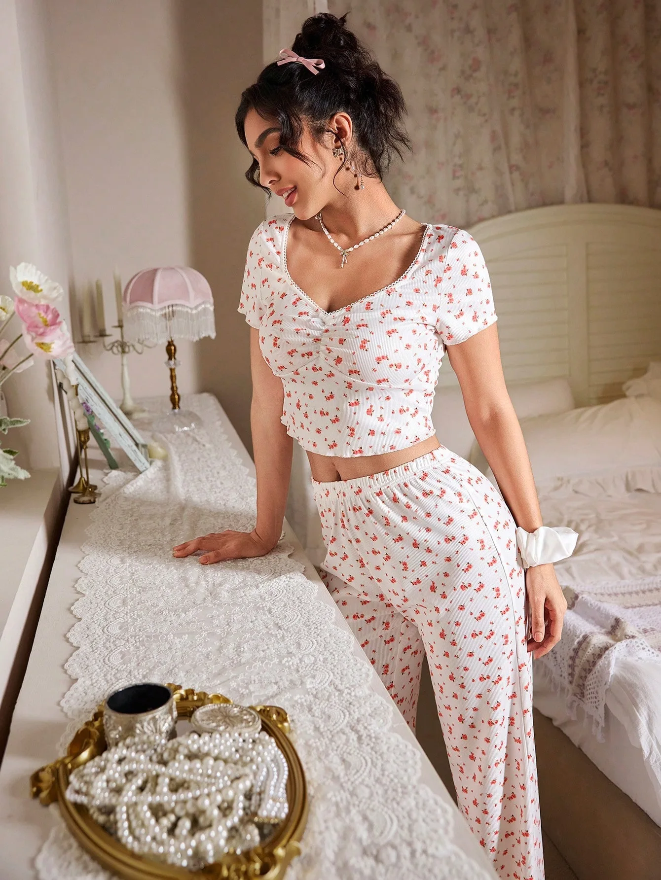 

Женские пижамные комплекты 2026: Новинка! Женская домашняя одежда с цветочным принтом, шорты и футболка с коротким рукавом, комплект из двух предметов, можно носить вне дома, пижама, домашняя одежда.