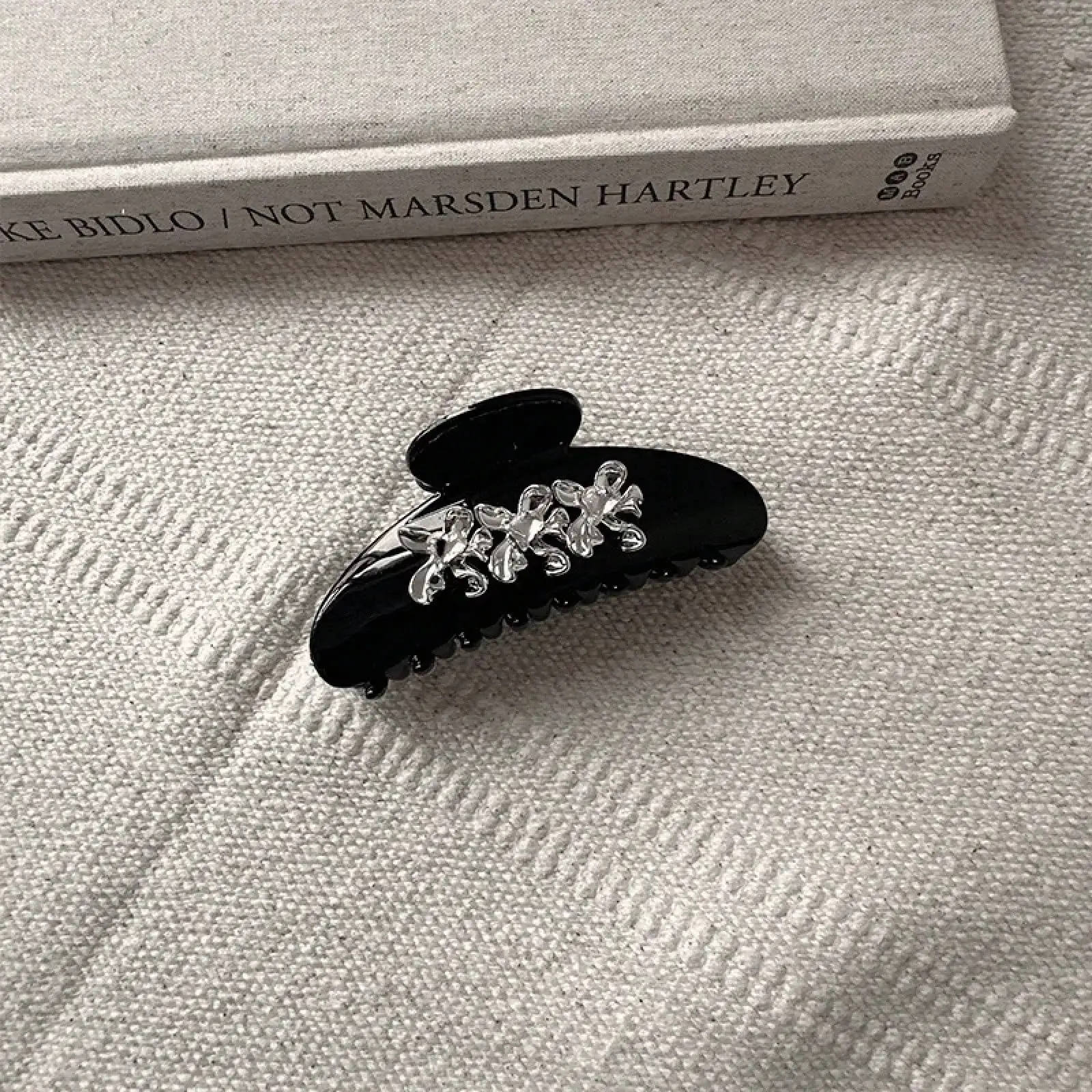 

Women's Hair Band Korean Sweet Ballet Style Bow Silver Lace Lace Large Scrunchie Stylish Temperament Hair Accessories Hair Tie