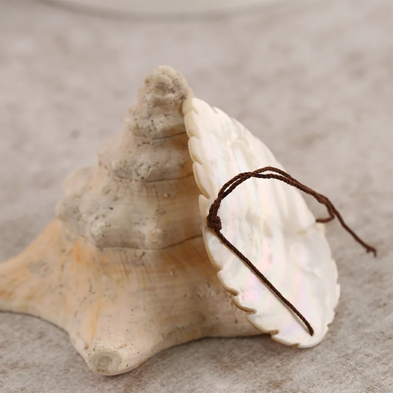 B&F Shell Pendant for Necklace—Natural Stone Fashion Handmade Jewelry Charm Gift Accessories 58x35x2mm 9g