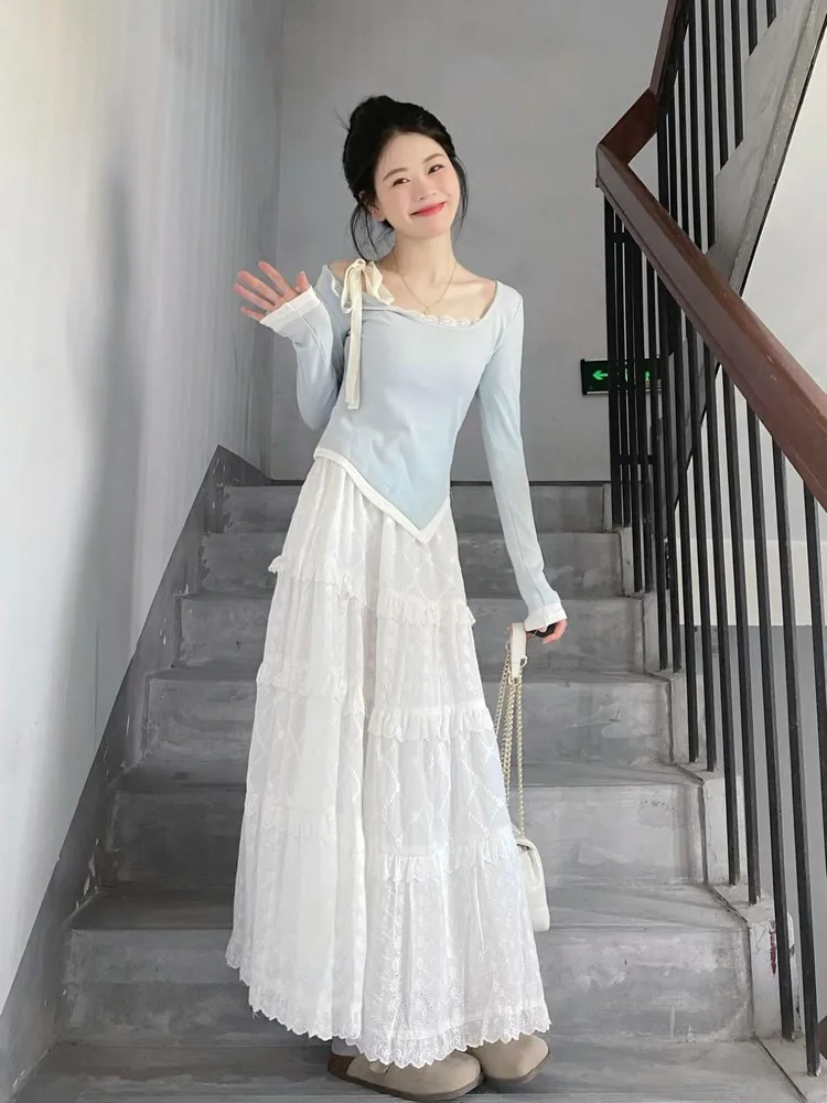 

Мягкий комплект из двух предметов: футболка и юбка. Женский белый асимметричный топ с многоярусной юбкой с высокой талией в корейском стиле для повседневной носки.