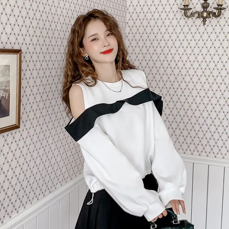 

New Lace Contrasting Color Double Off Shoulder Long Sleeved Sweatshirt for Early Autumn, Loose and Fashionable Design Versatile