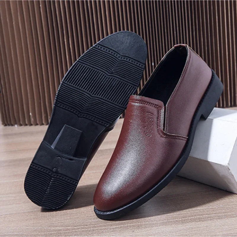 Zapatos de cuero transpirables para hombre, mocasines cómodos sin cordones, zapatos clásicos de boda para novio, moda versátil