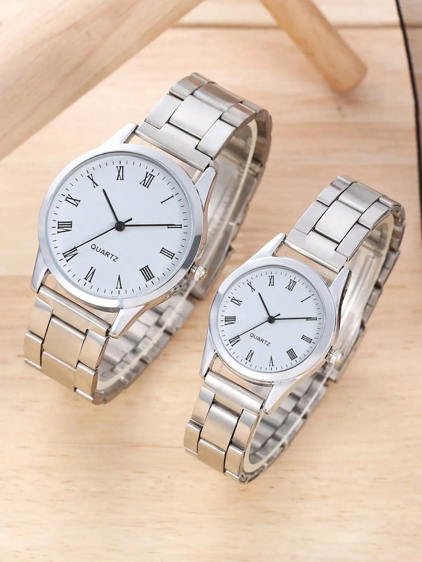 2PCS minimalistische legering Romeinse mannen en vrouwen quartz expressie paar horlogeset als cadeau voor geliefden