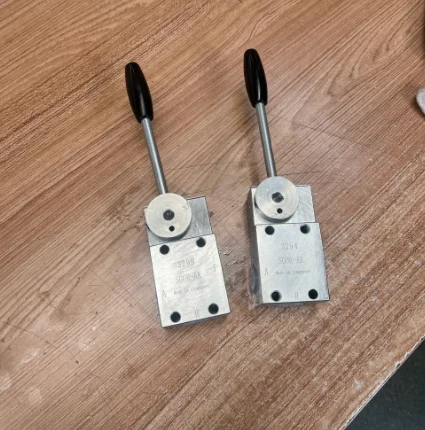 Manual reversing valve SG0R-AK. SG0W-CK for ships