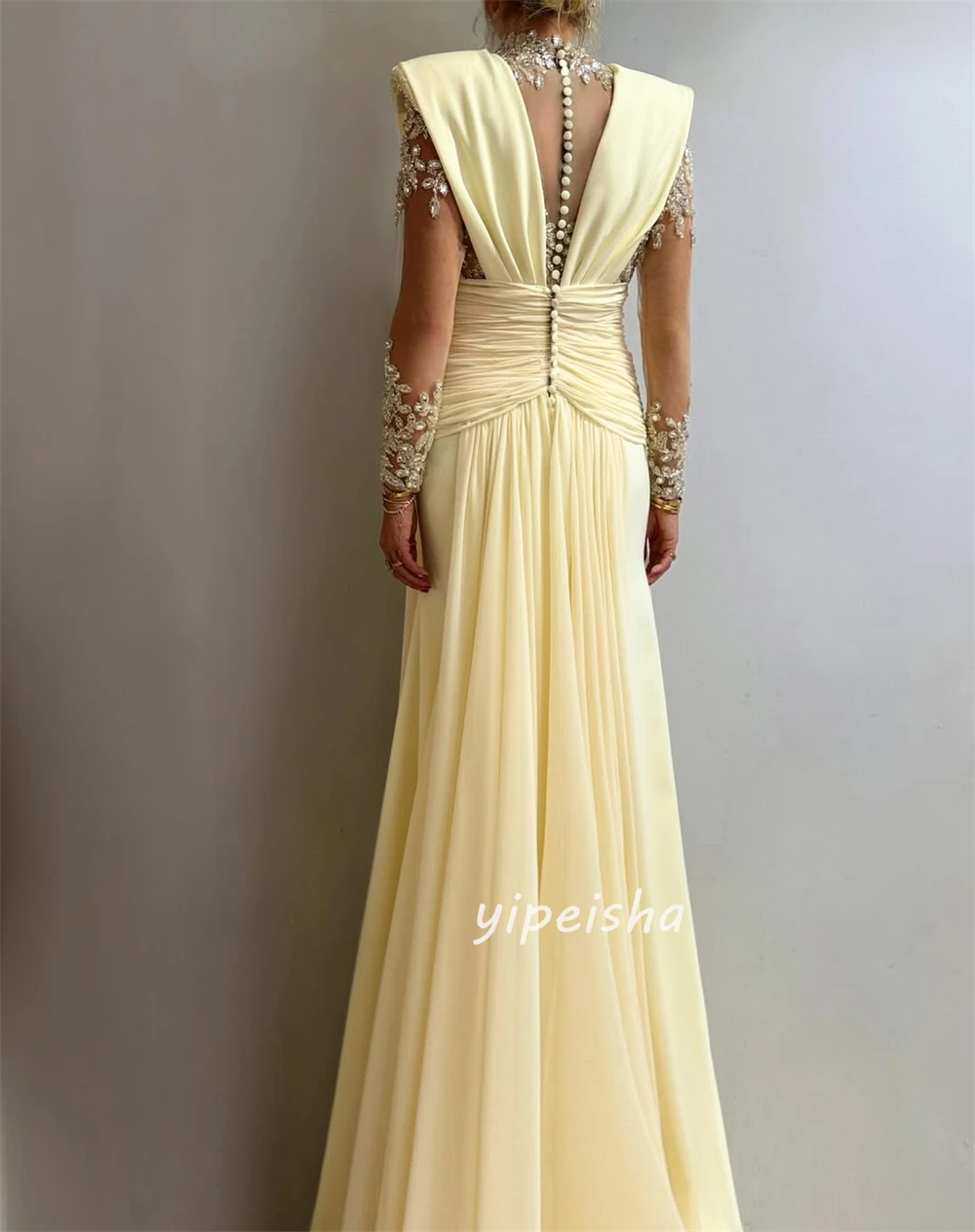 Personalizado de alta qualidade brilho chiffon strass botão em linha reta gola alta vestidos longos sob medida vestidos de ocasião intrincados