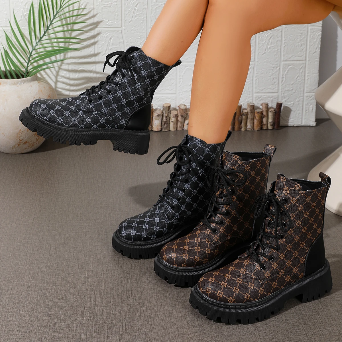 Women Punk Ankle Boots Rose Design Motorcycle Boots Lace Up Block Heel Platform Shoes Flat Comfortable Casual Outdoor Shoes
