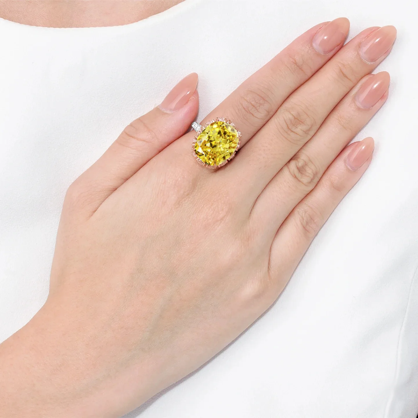 Diamond-Inlaid Colorful Hollow Retro Palace-Style Ring,Auction Deal Enamel Women's Glistening Exquisite Jewelry for Banquet Gift