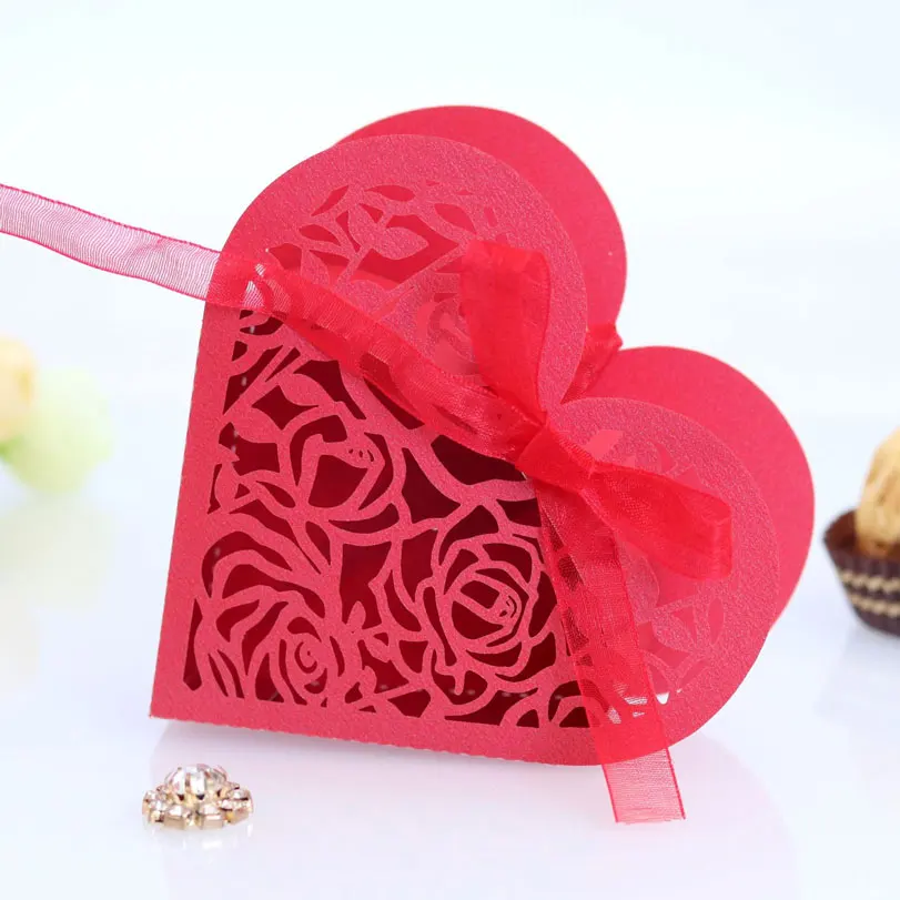 

Hollow Out Love Heart Candy Boxes Rose Flower Laser Cut Paper Wedding Gift Bag With Ribbon Party Favour Boxes Table Decorations