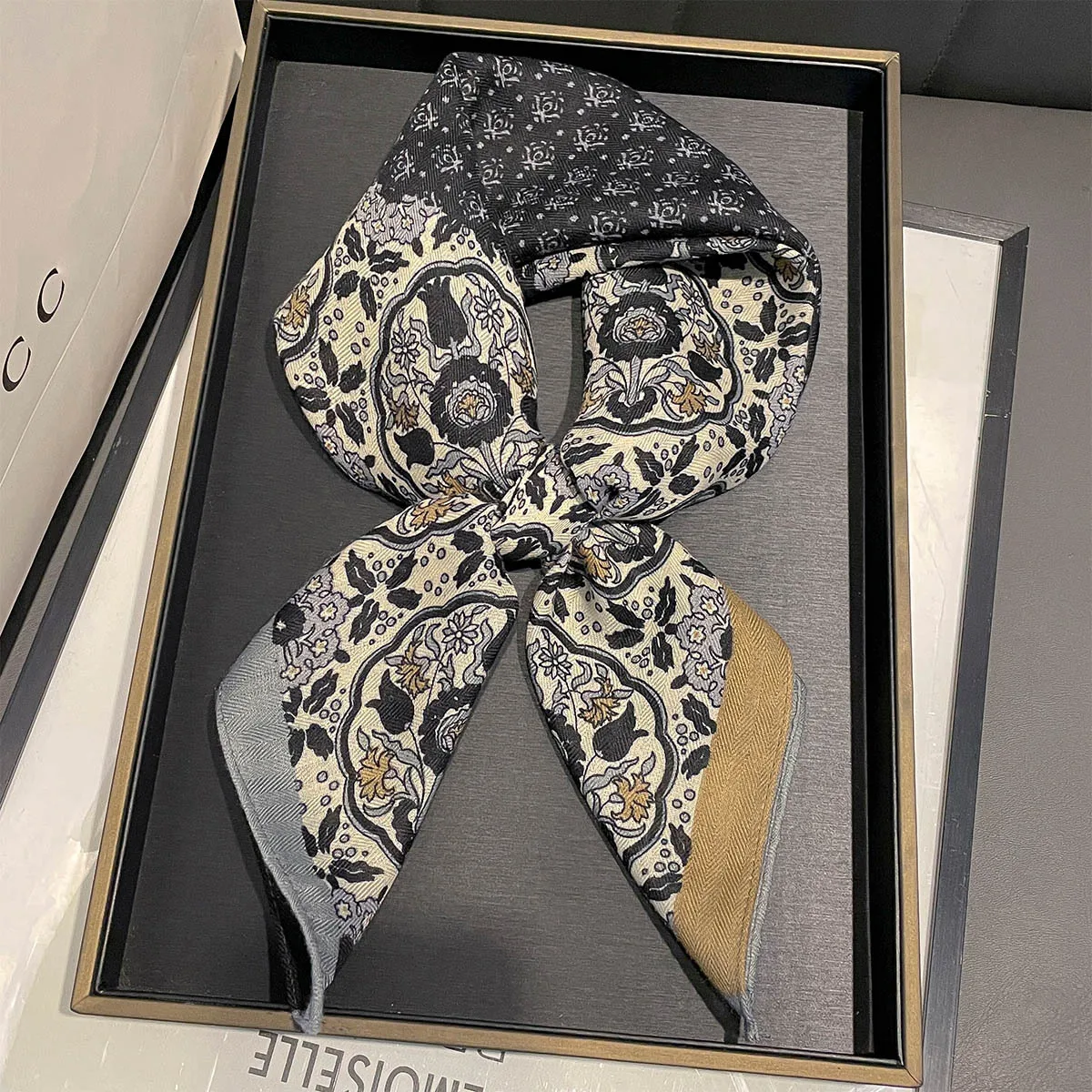 وشاح مربع فاخر للنساء أنيق السيدات الحجاب ريترو بيزلي منديل تقليد الأوشحة الحريرية شال أنيق للسفر