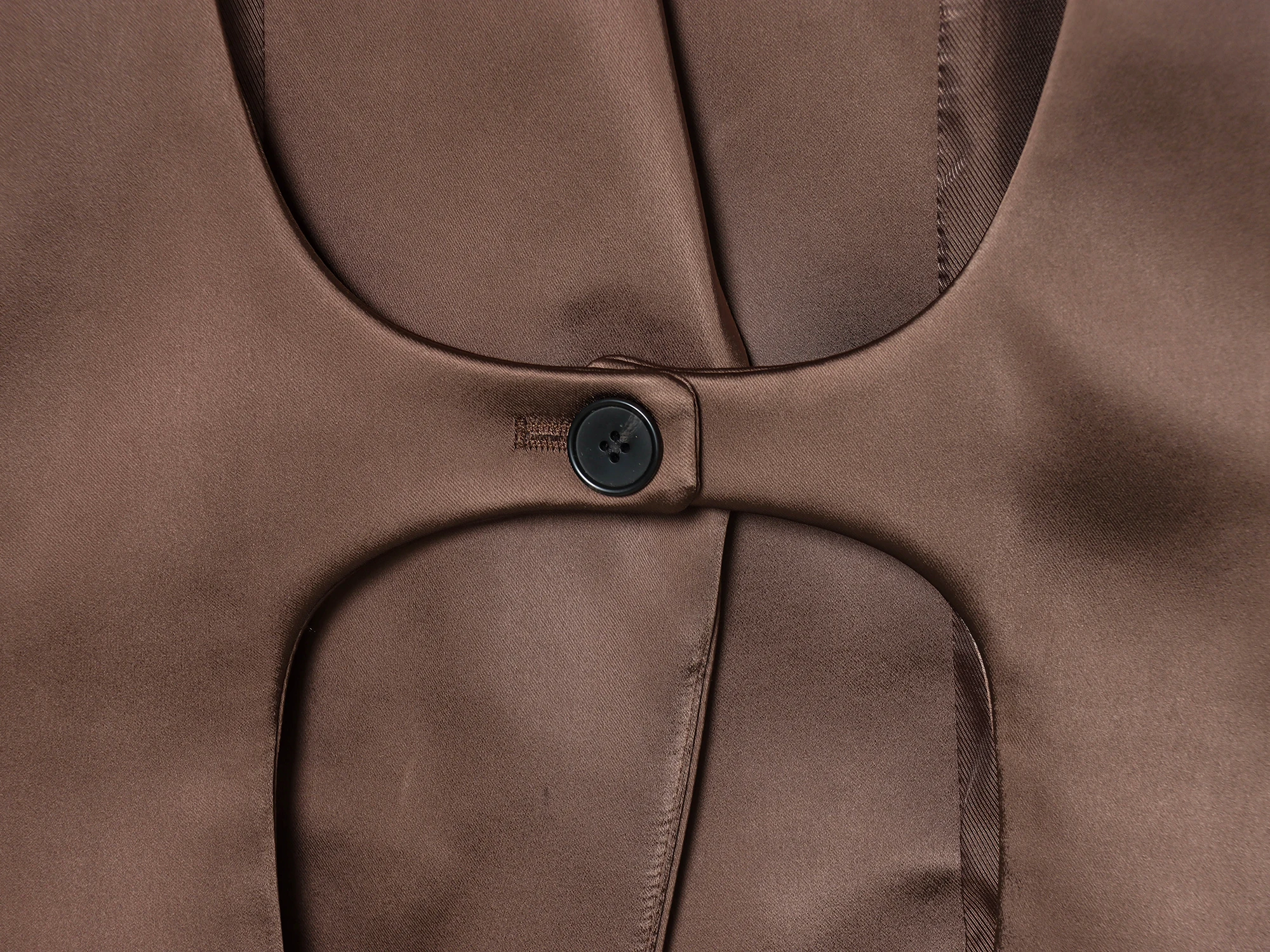 BSAY عارية الذراعين الساتان الملمس بليزرات المرأة أزياء الخريف الشتاء عودة تصميم جوفاء كم طويل مشبك واحد الدعاوى معاطف السترة