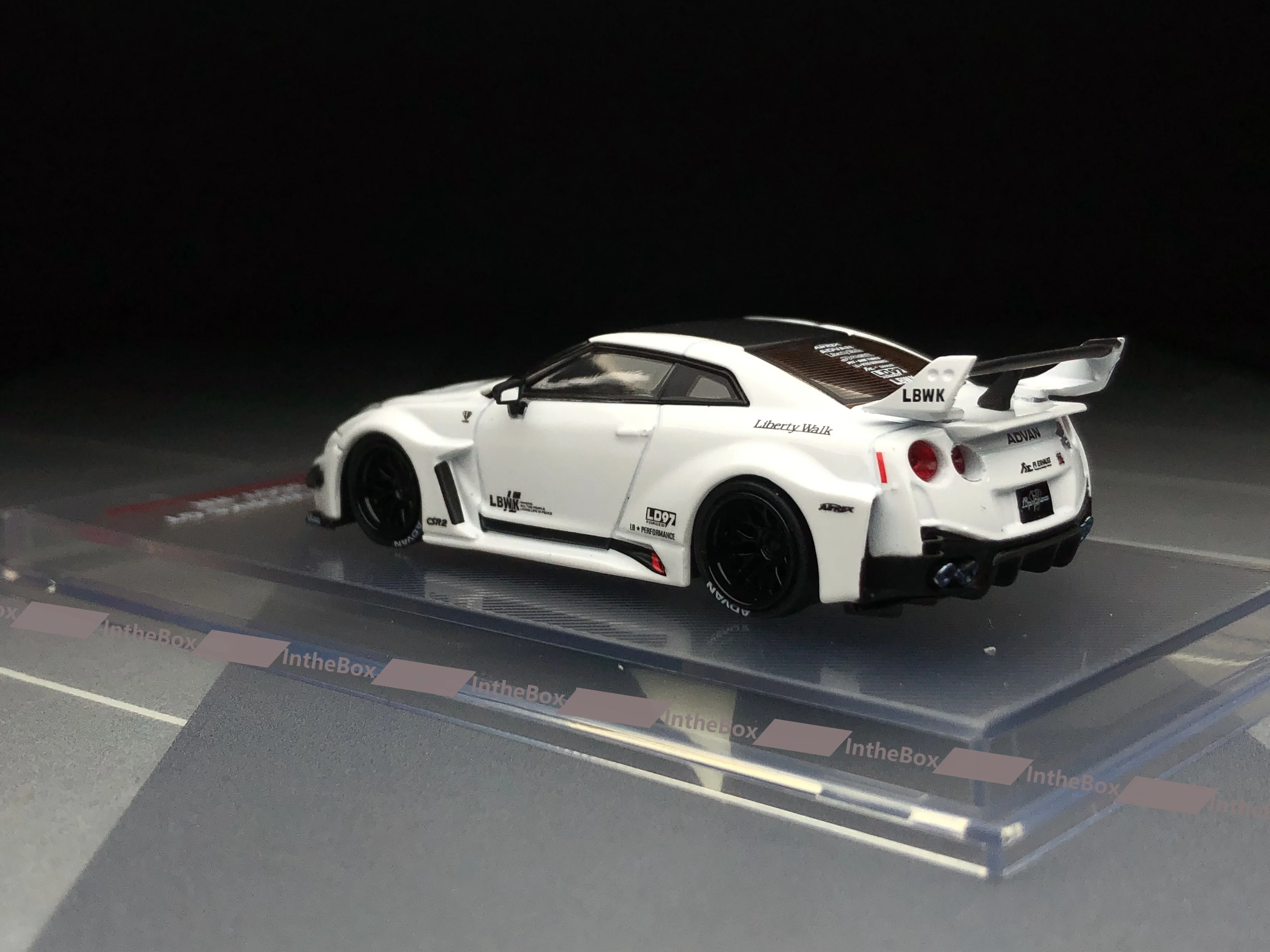 CM MODEL LB-Silhouette WORKS GT 35GT-RR R35 LBWK SCALE 1/64 Diecast Model Car Collection Limited Edition Hobby Toys