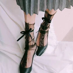 Calcetines sexis de encaje para mujer, calcetines bonitos con lazo ultrafino de malla transparente para mujer, moda Lolita 2023, nuevos calcetines blancos y negros para mujer