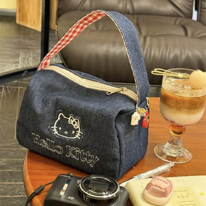 

Сумка-тоут Sanrio Hello Kitty из денима в стиле ретро, с вышивкой, большая вместительная, портативная, для путешествий, подарки