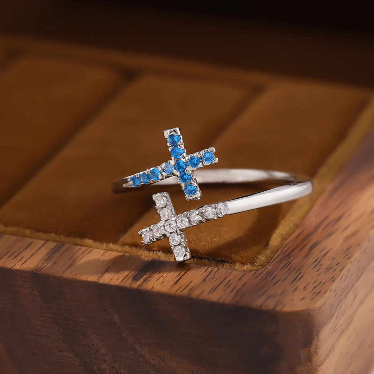 Neue Mode Temperament Kristall Kreuz 925 Sterling Silber Exquisite Persönlichkeit Beliebte Öffnung Ringe R388