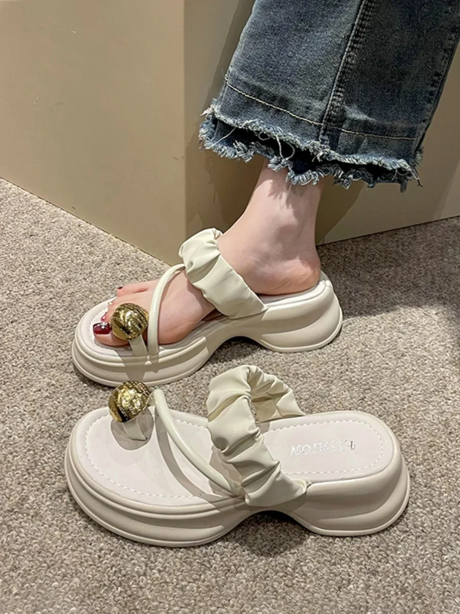 

Шлепанцы женские с заклепками, повседневные сандалии из мягкой искусственной кожи, на платформе, роскошные римские тапочки, летняя обувь, 2024