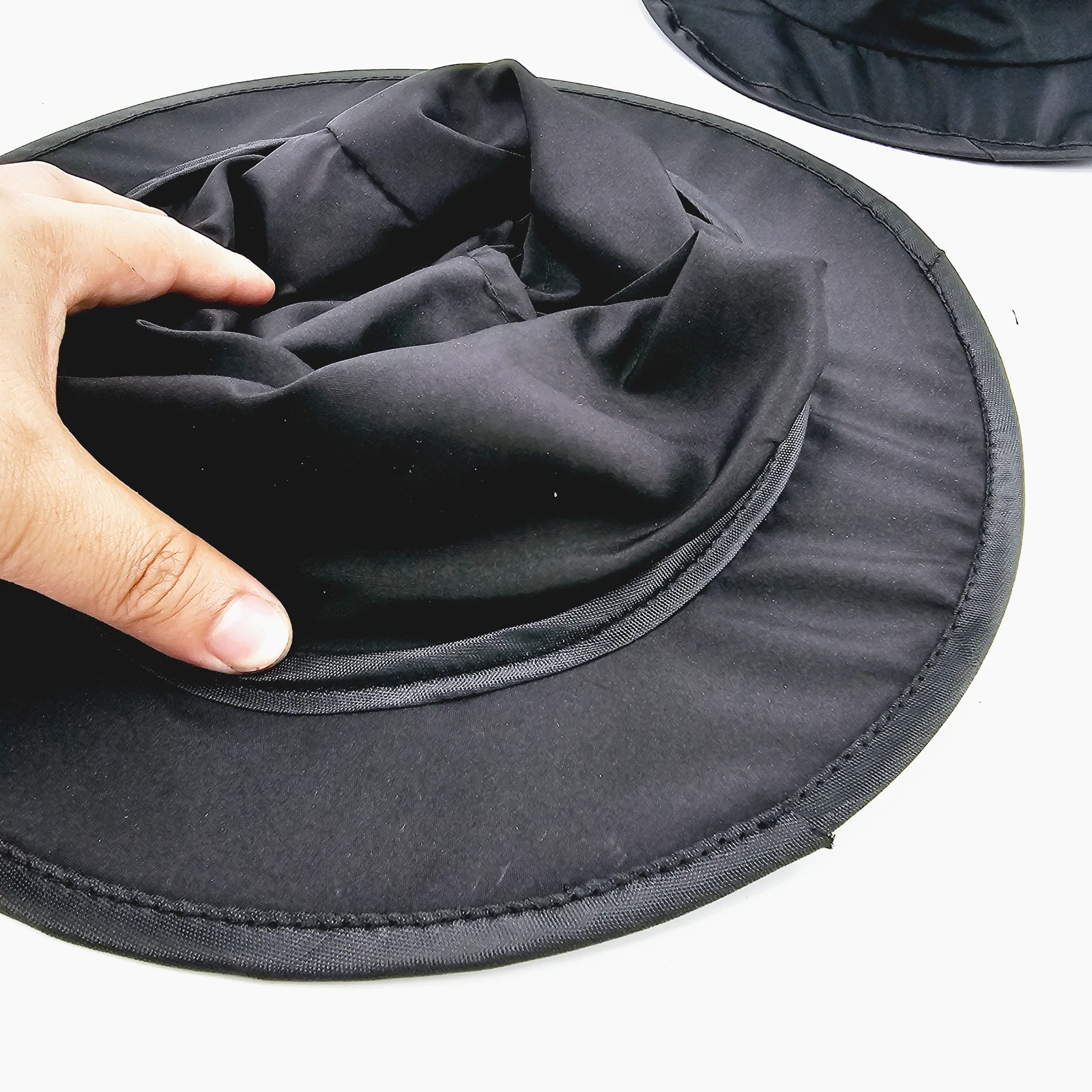 Magician's Hat with Automatic Closure - No Feathers, Instant On/Off Magic Trick Prop for Stage Performances, Halloween, Costume