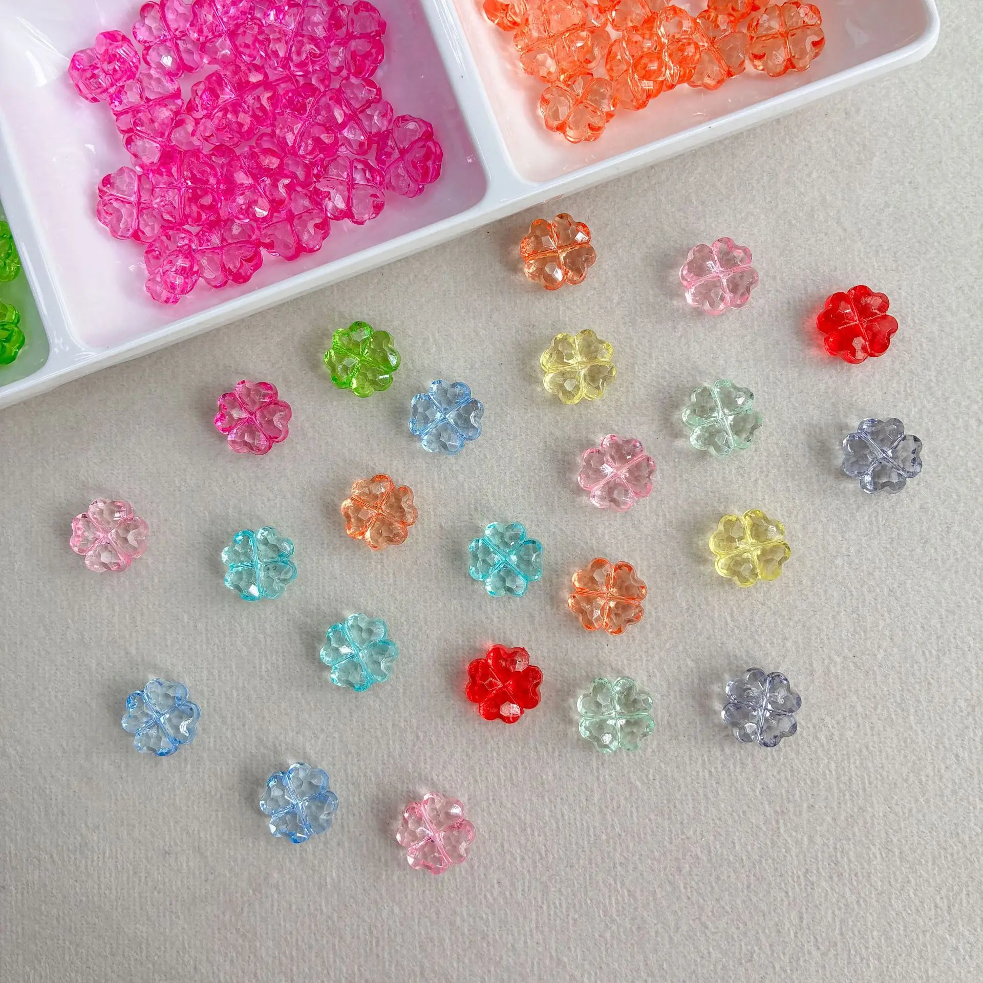 50/100 Stück, 13 mm, Kleeblatt, transparent, Blume, gerades Loch, flach, Acryl, geschnitten, lose Perlen, DIY-Zubehör – Detail 3