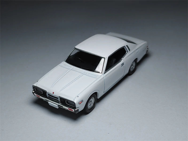 1/64  TOMYTEC TLV Nissan Gloria LV-N257a /258a Die Cast Model Car Collection Limited