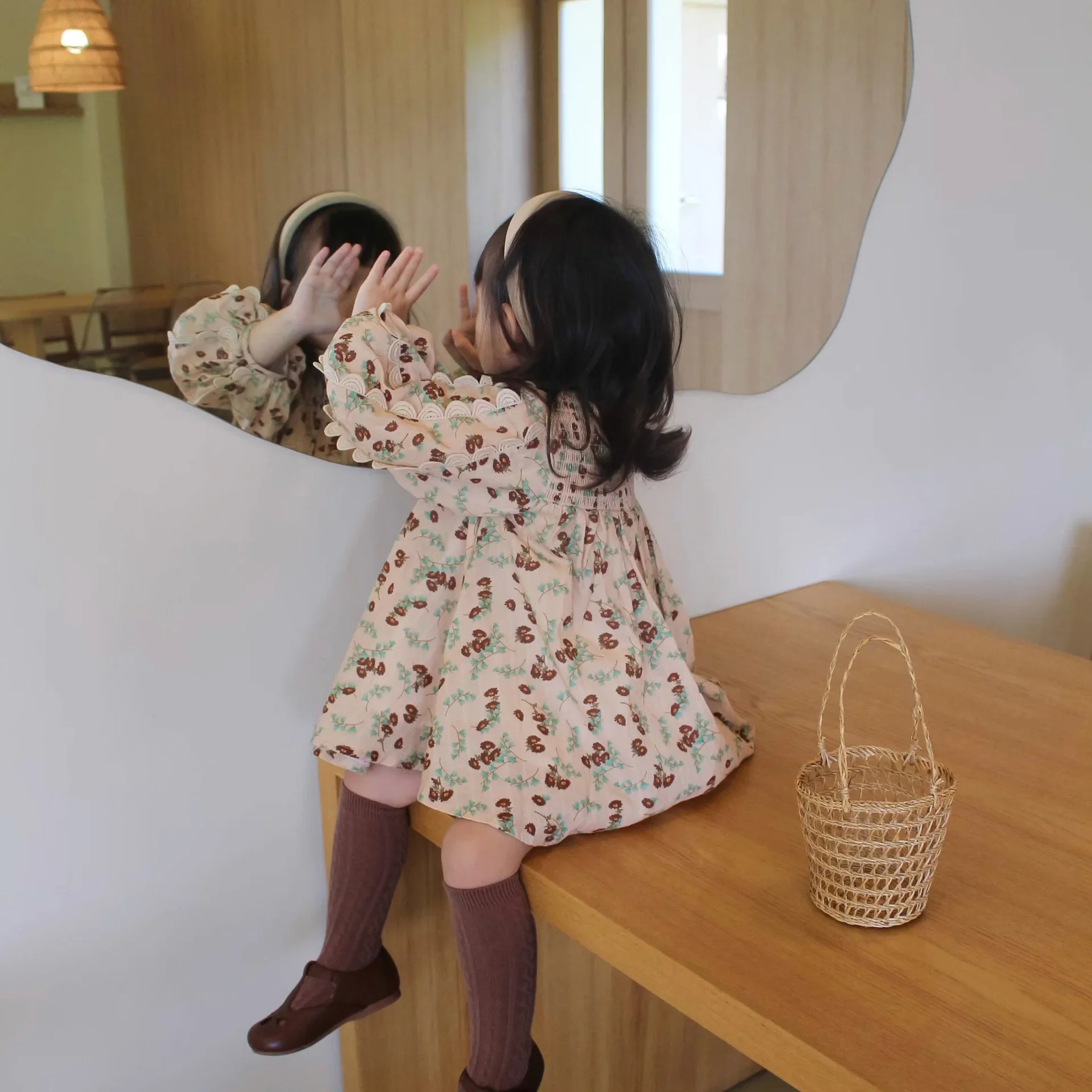 New Arrival Autumn Baby Girls Dresses Brown Flower Print High Necked Curved Border Patchwork Pleated Dresses