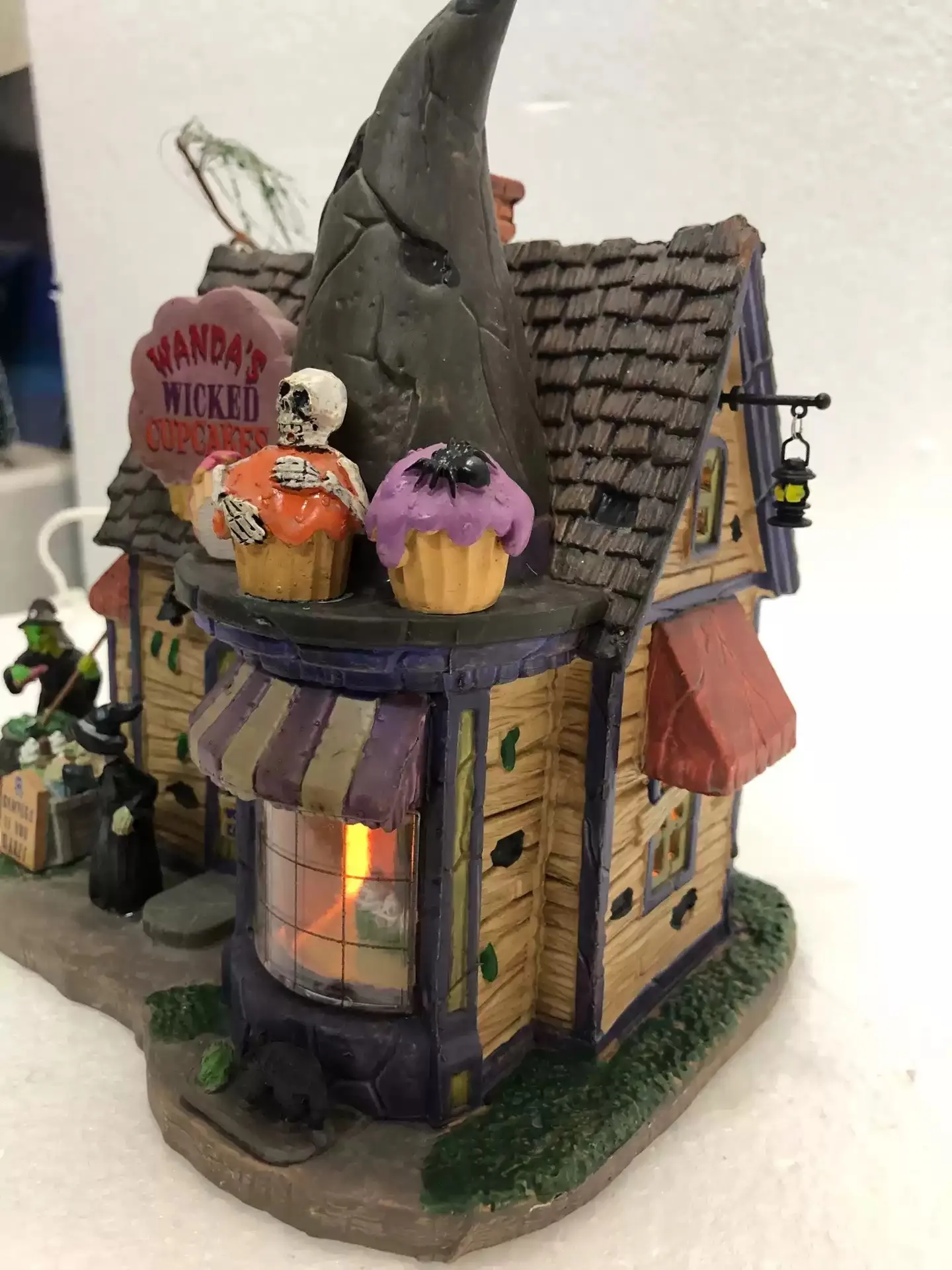 Halloween Decor Lemax Creative Night Lamp House Miniature Version of European Building Home Furnishing Living Room Ornament Gift image 4