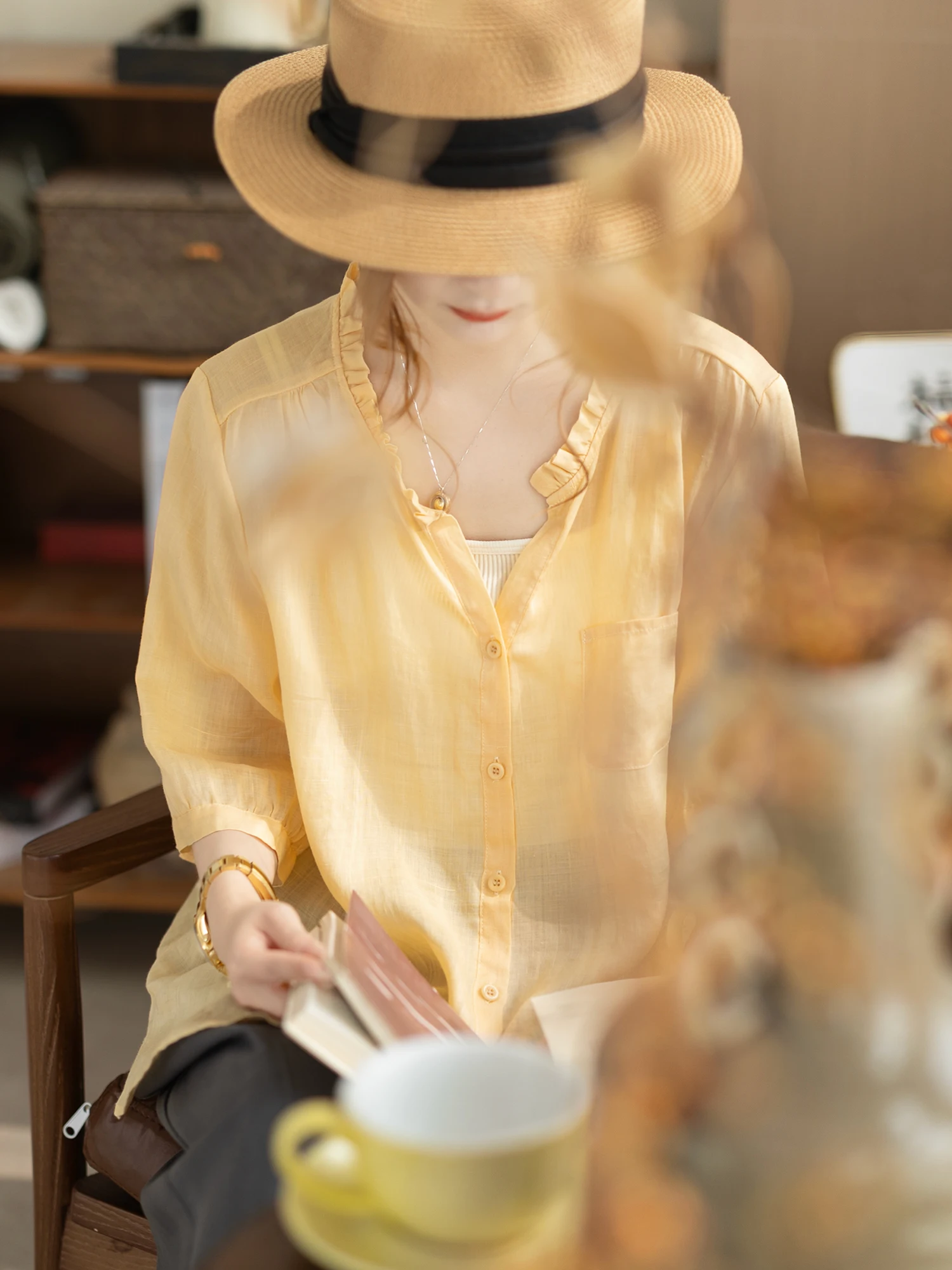 

Женская рубашка Camiyu из 100% льна свободного кроя с V-образным вырезом и рукавом три четверти: дышащая, стройнящая, модная, элегантная, для повседневной носки