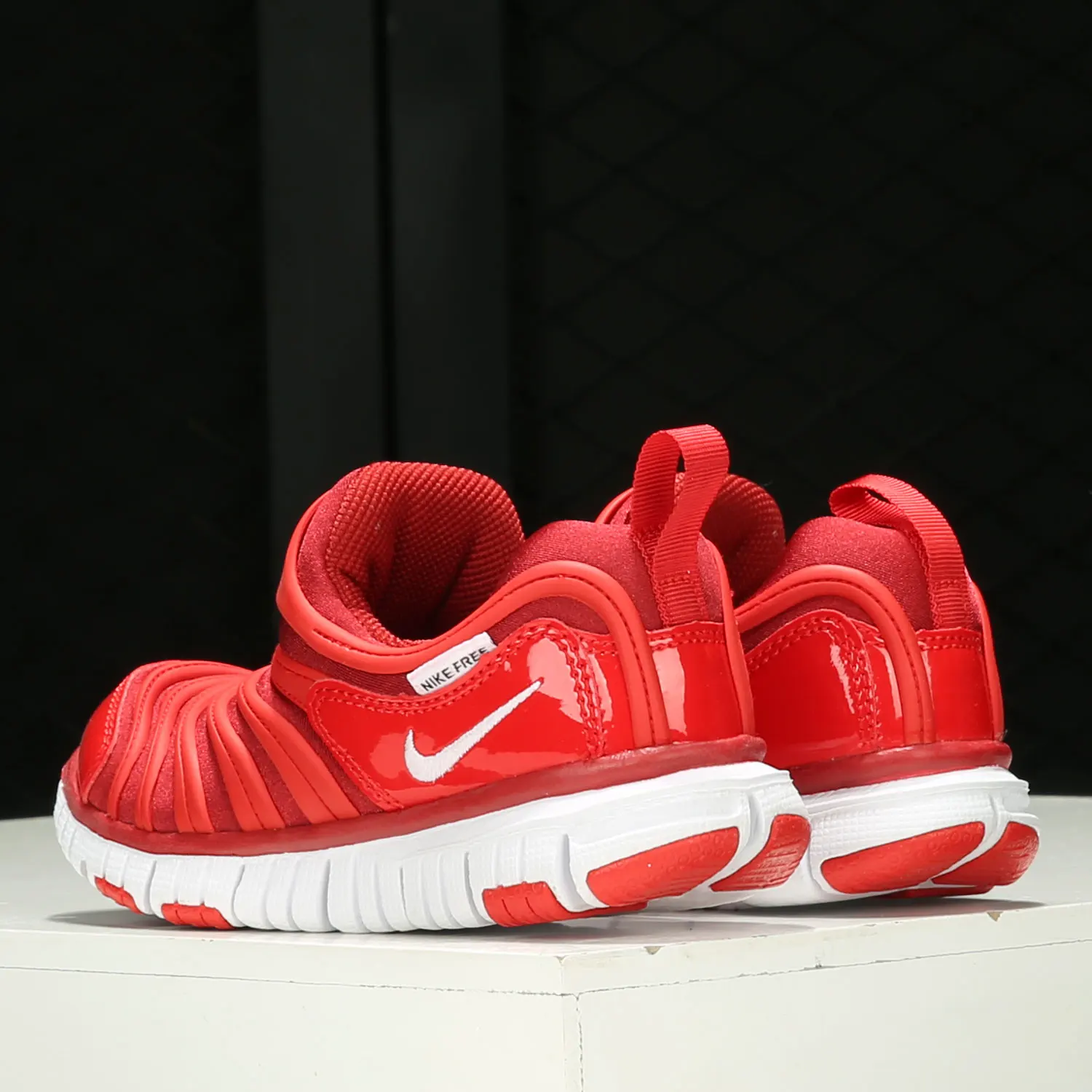 

Nike genuine DYNAMO FREE caterpillar lightweight one foot sports children's shoes 343738-621