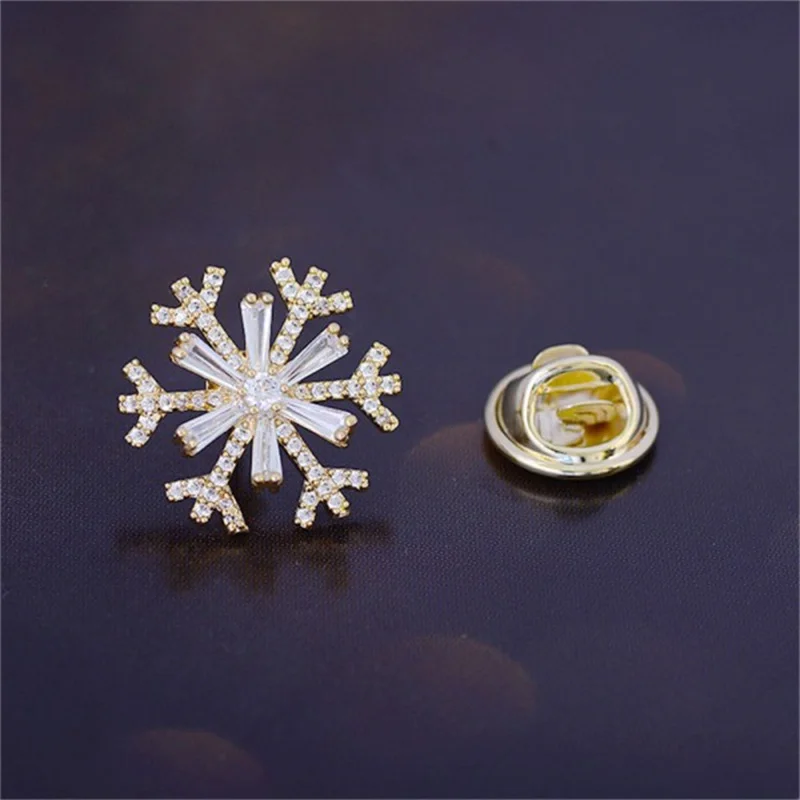 Fashion Snowflake Brooches Winter Crystal Flower Brooch Pins For Women Men Festivel Gifts Jewelry Wedding Party Decorations