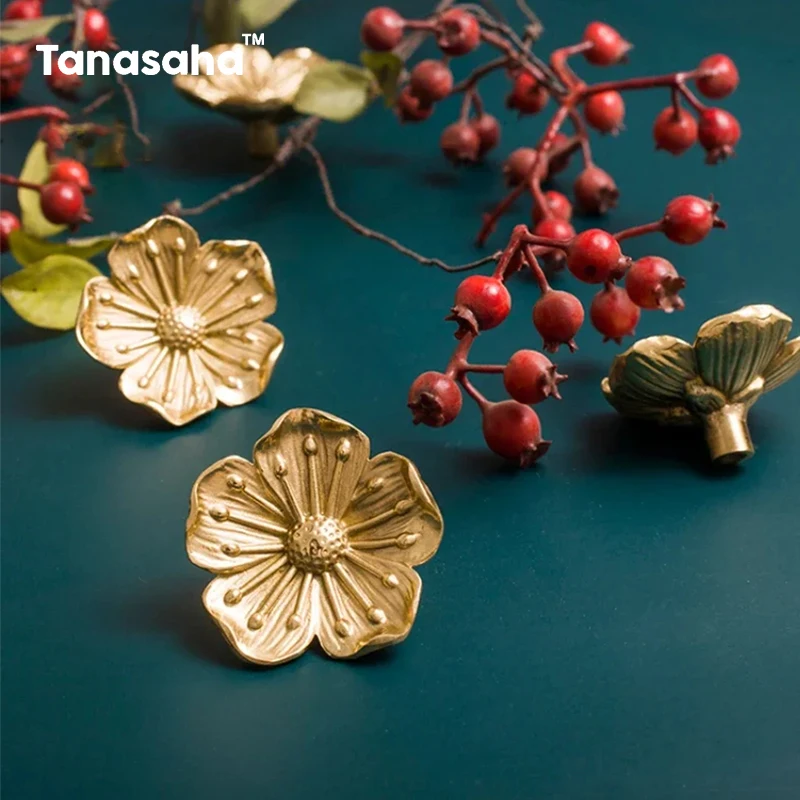 Brass Gold Flower Shape Cabinet Knobs Art Vintage Furniture Handles Kitchen Wardrobe Cabinet Knobs Drawer Door Pulls