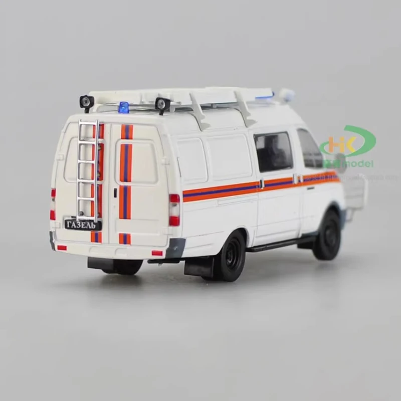 Diecast in scala 1:43 Transit Ambulanza medica Van Modello di auto in lega Prodotto finito Simulazione Collezione di giocattoli Regalo Modello