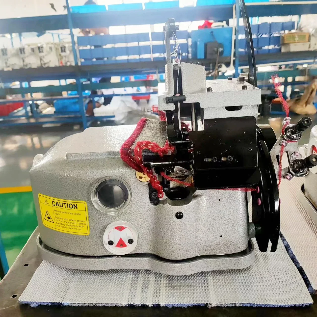 QK-2502 Hot Sale Industrial  2 Thread Carpet Thick Materials  Overlock Edge Sewing Machine