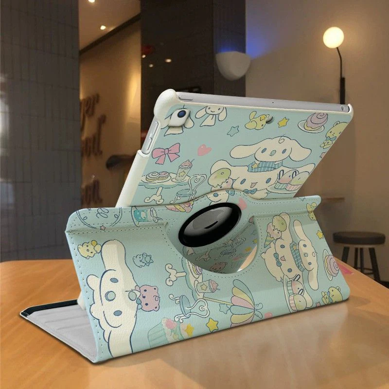 حافظة جلدية دوارة 360 درجة من Sanrio Cinnamoroll Kawaii حافظة لجهاز ipad 2025 مقاس 11 بوصة Air 7/6 Hyernate Wake 10.2 ipad حافظة واقية