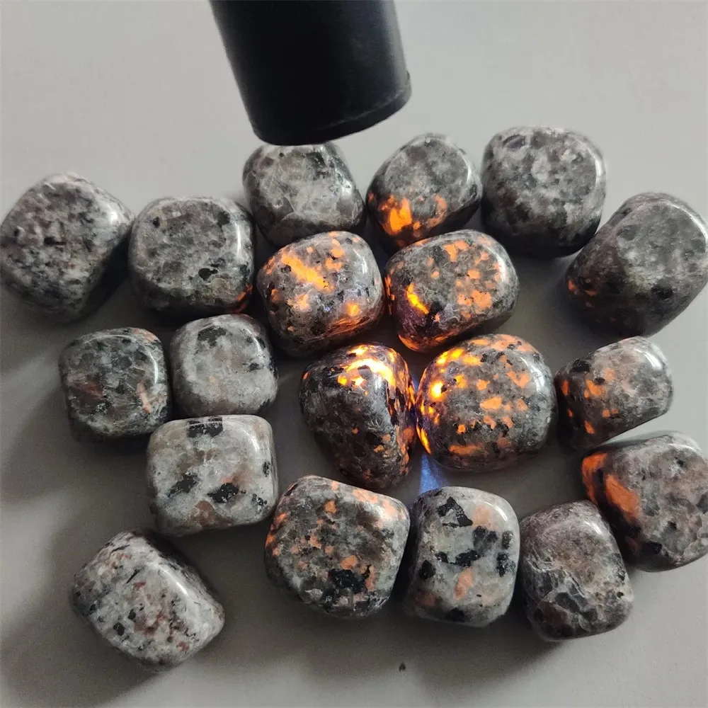 Natürliche helle schöne Yooper lites Flames tone UV glühend polieren rollenden Stein Feuers tein fluor zierende Sodalith Wohnkultur