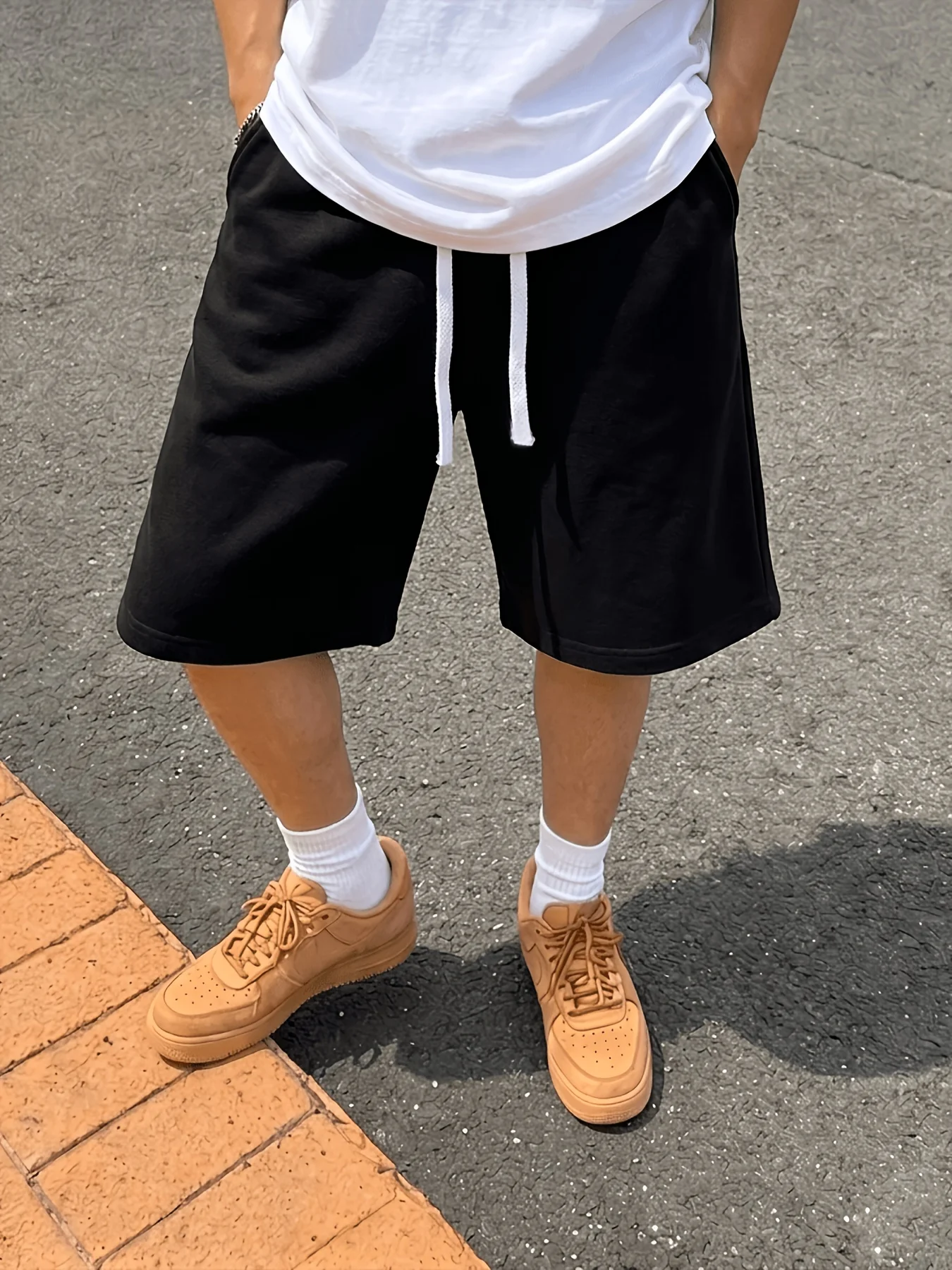 

Мужские повседневные шорты для лета: дышащая и приятная для кожи ткань, стильные и универсальные, подходят для занятий спортом и повседневной носки.