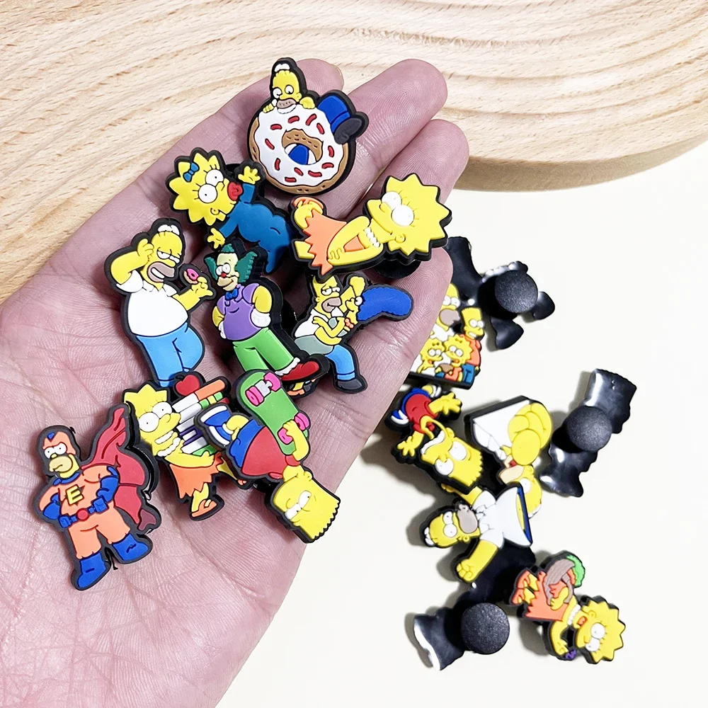 18 Stück Anime Die Simpsons Schuh-Charms PVC Schuh-Dekorationen DIY Lustige Schuhschnallen-Accessoires für Fans Weihnachtsparty-Geschenke – Detail 3